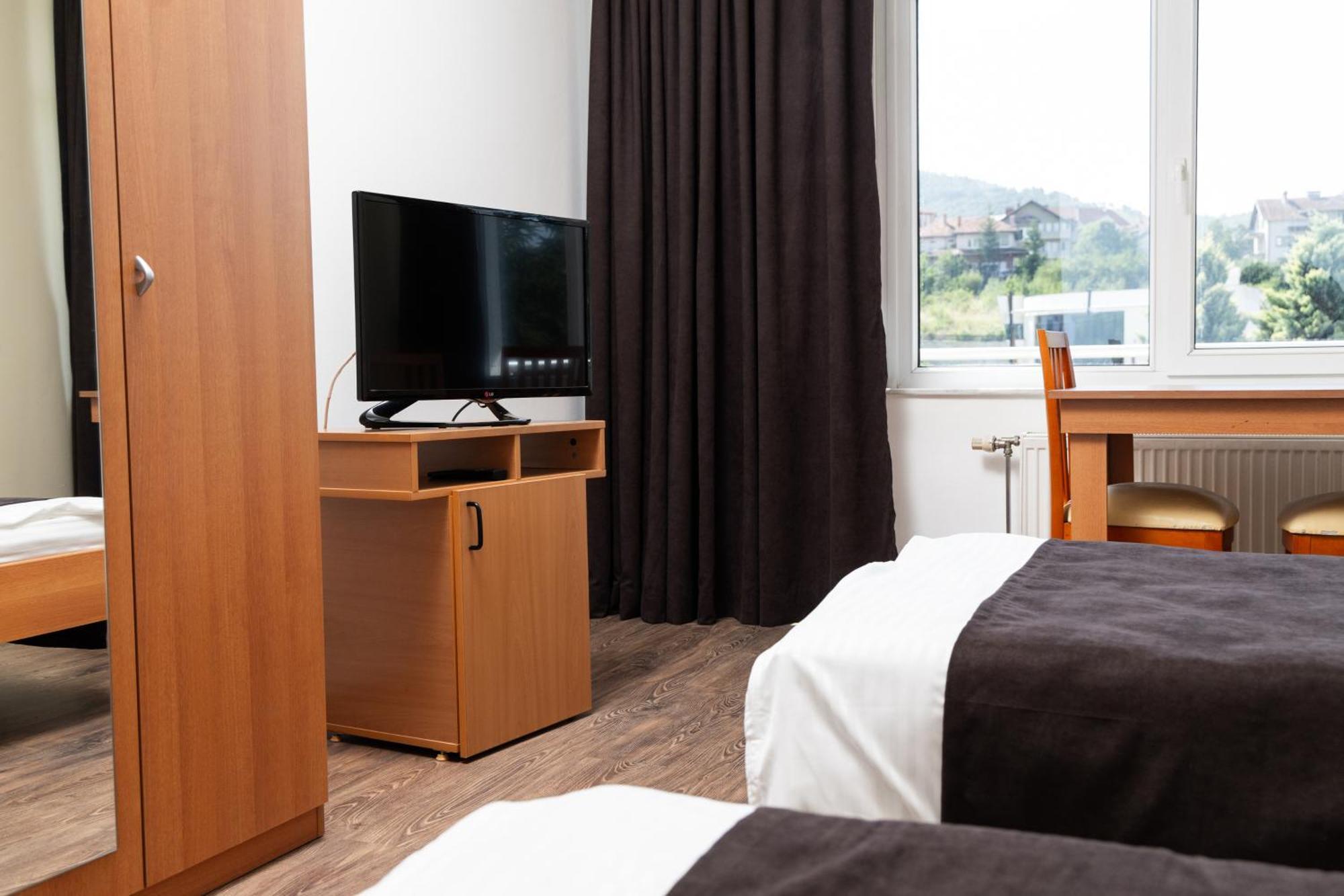 Hotel Luxor 프리슈티나 외부 사진